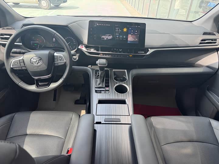 Фото 8 - Toyota Sienna