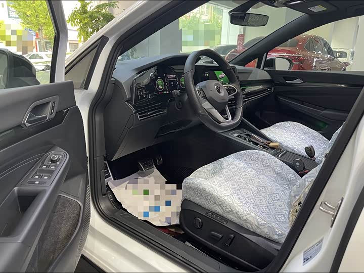 Фото 8 - Volkswagen Golf