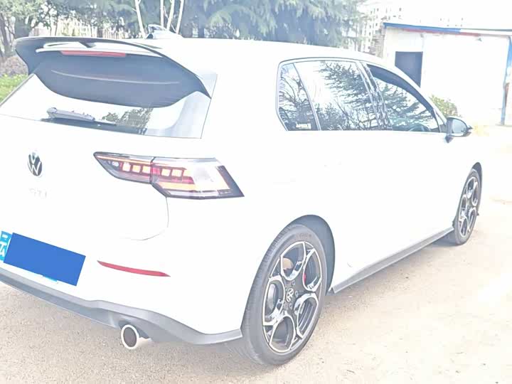 Фото 3 - Volkswagen Golf GTI