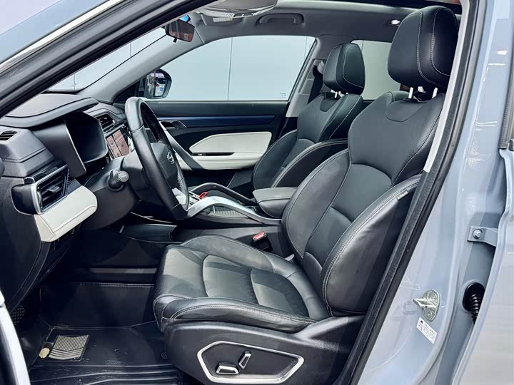 Фото 9 - Geely Atlas