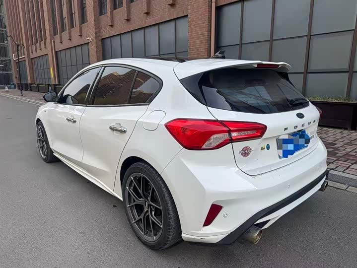 Фото 3 - Ford Focus