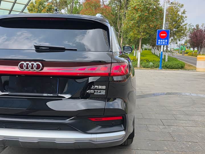 Photo 7 - Audi Q6