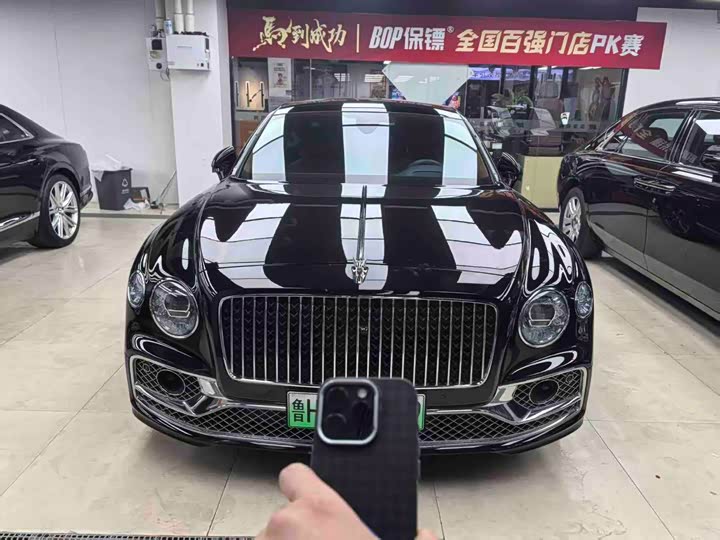 Фото 2 - Bentley Flying Spur Hybrid