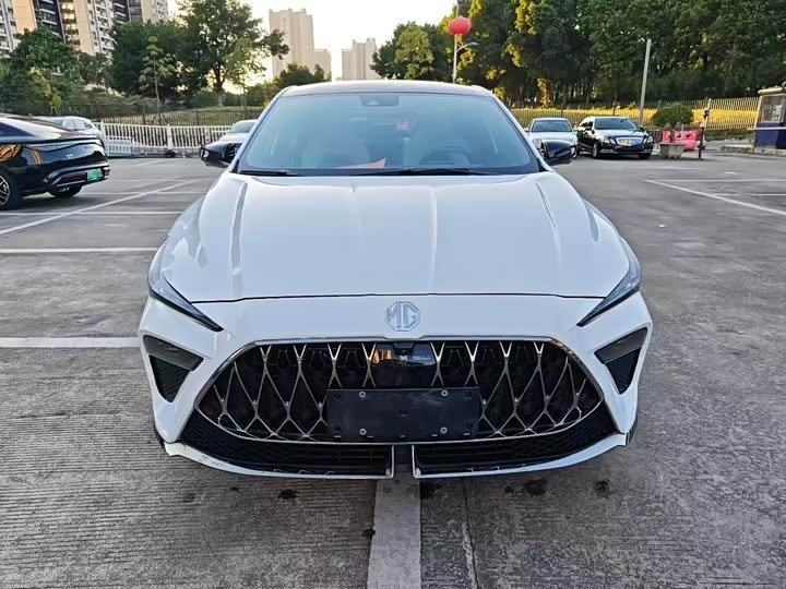 Фото 2 - MG Motor 5 Scorpio