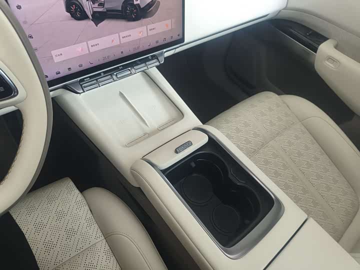 Фото 7 - Zeekr 7X