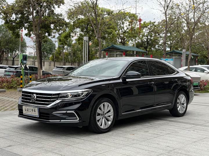 Фото 1 - Volkswagen Passat