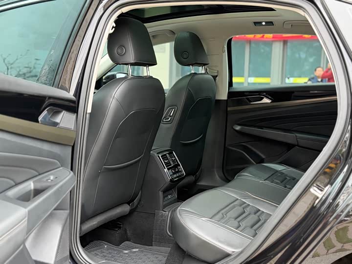 Фото 6 - Volkswagen Passat