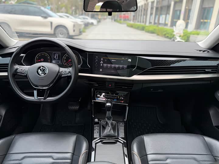 Фото 7 - Volkswagen Passat