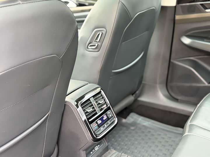 Фото 8 - Volkswagen Passat