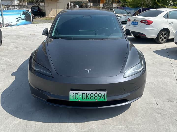 Фото 2 - Tesla Model 3