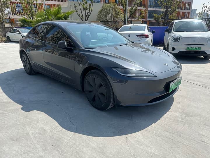 Фото 3 - Tesla Model 3