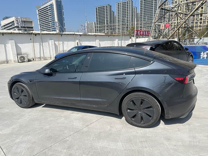 Фото 8 - Tesla Model 3