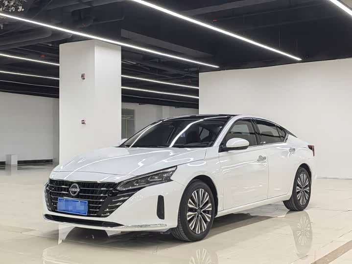 Фото 1 - Nissan Teana