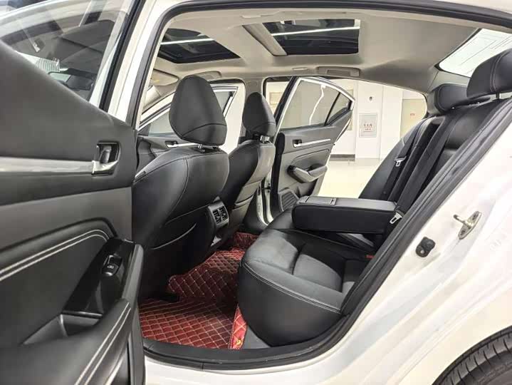 Фото 8 - Nissan Teana