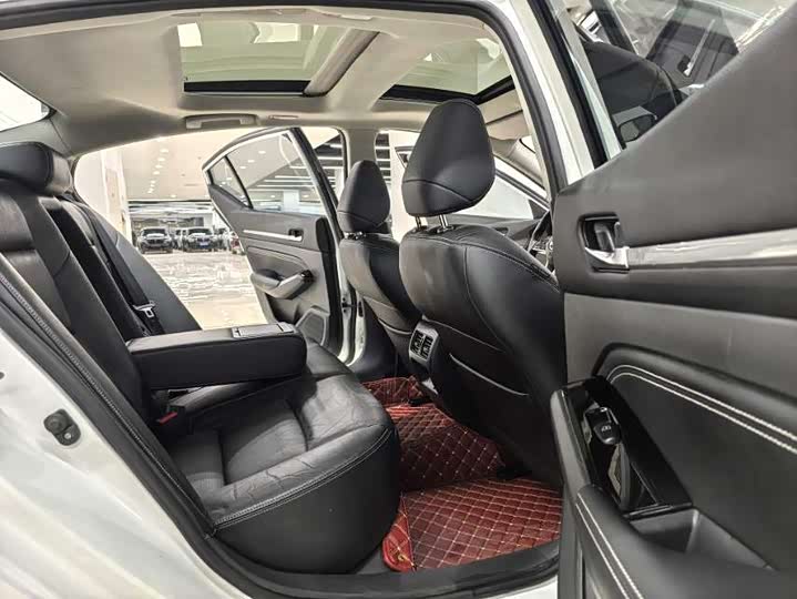 Фото 9 - Nissan Teana