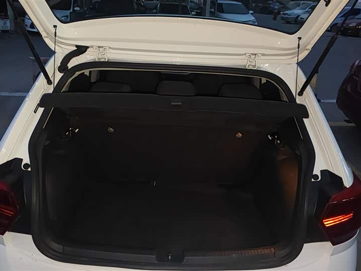 Фото 4 - Volkswagen Polo