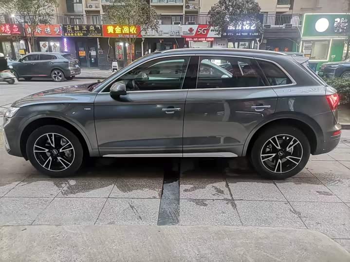 Фото 7 - Audi Q5L