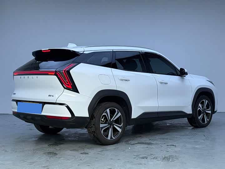 Фото 4 - Geely Atlas L