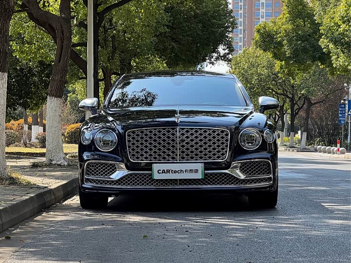 Фото 2 - Bentley Flying Spur Hybrid