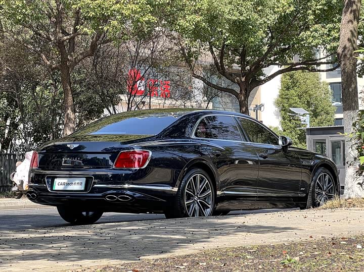 Фото 5 - Bentley Flying Spur Hybrid