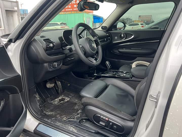 Photo 3 - Mini Clubman