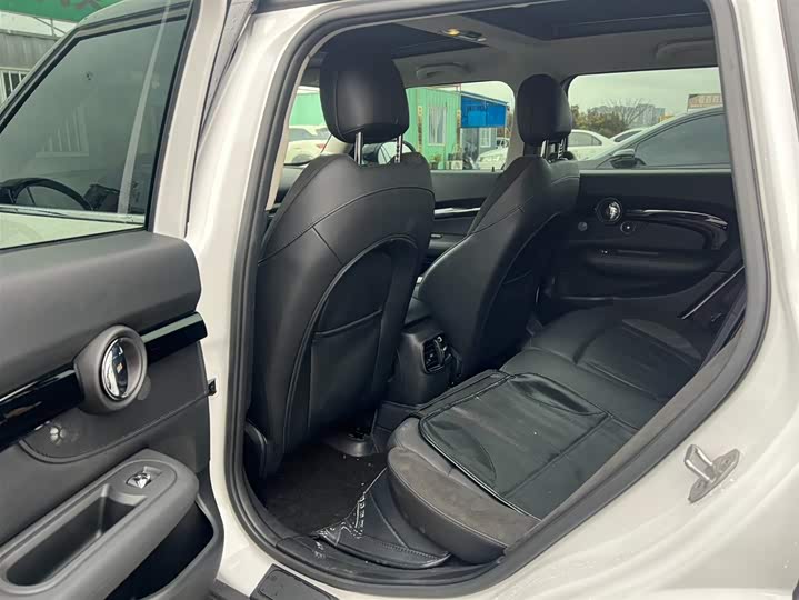 Photo 6 - Mini Clubman