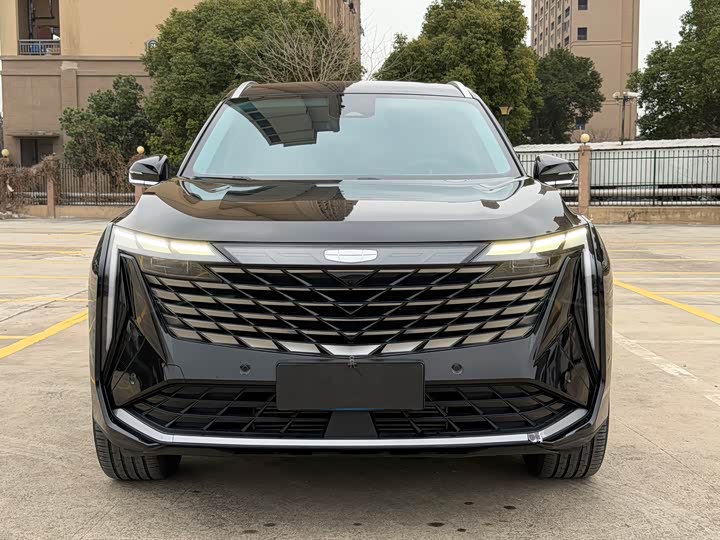 Фото 2 - Geely Atlas L