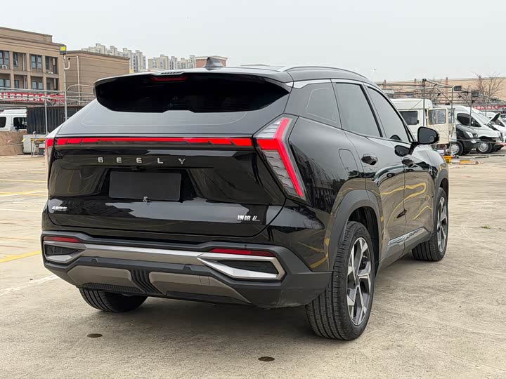 Фото 6 - Geely Atlas L