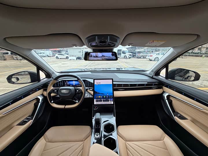 Фото 9 - Geely Atlas L