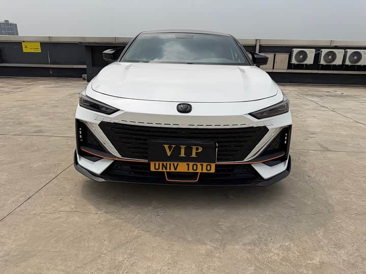 Фото 2 - Changan UNI-V