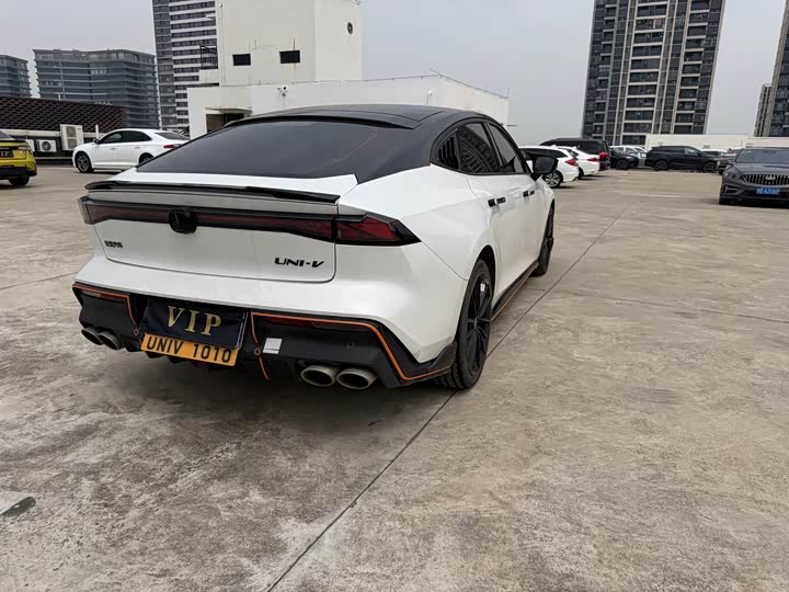 Фото 4 - Changan UNI-V