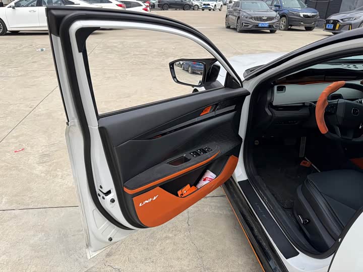 Фото 7 - Changan UNI-V