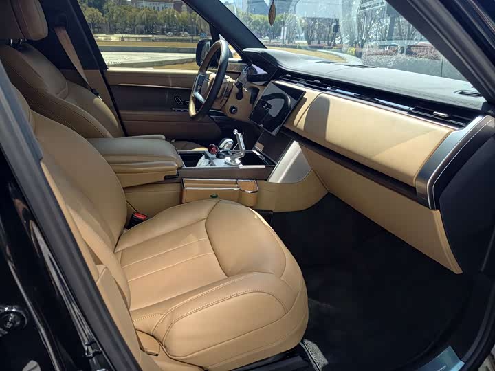 Photo 9 - Land Rover Range Rover