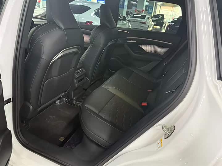 Фото 5 - Audi Q6L e-tron