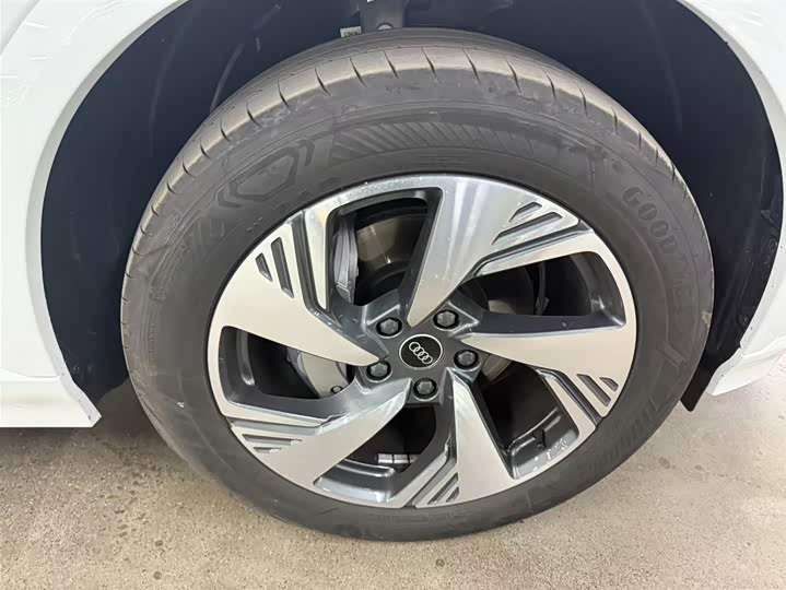 Фото 8 - Audi Q6L e-tron