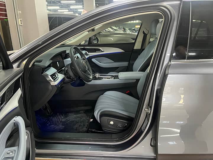 Photo 3 - Hongqi H5 Hybrid