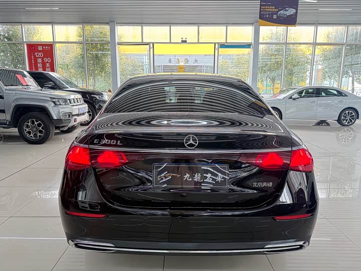 Фото 4 - Mercedes-Benz E-Class