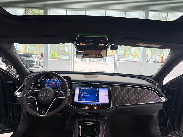 Фото 7 - Mercedes-Benz E-Class