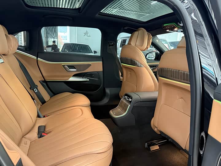 Фото 9 - Mercedes-Benz E-Class