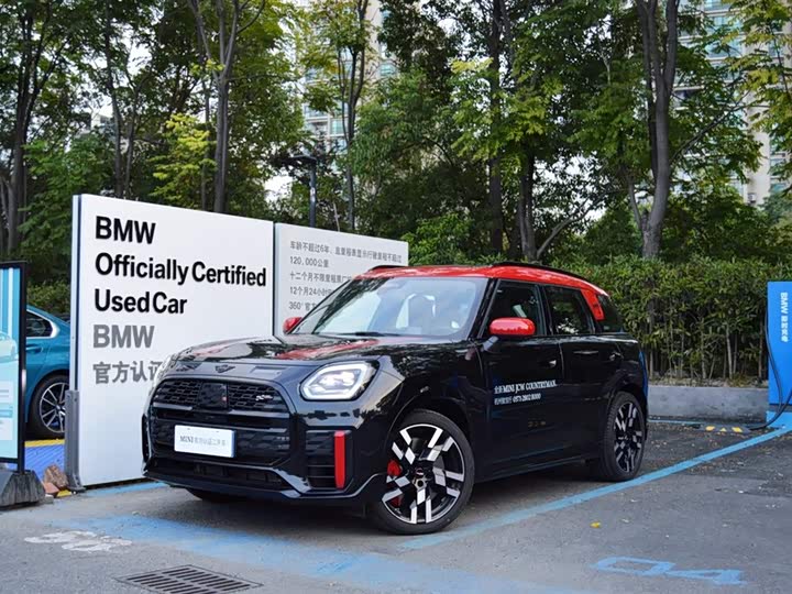 Photo 2 - Mini Countryman JCW
