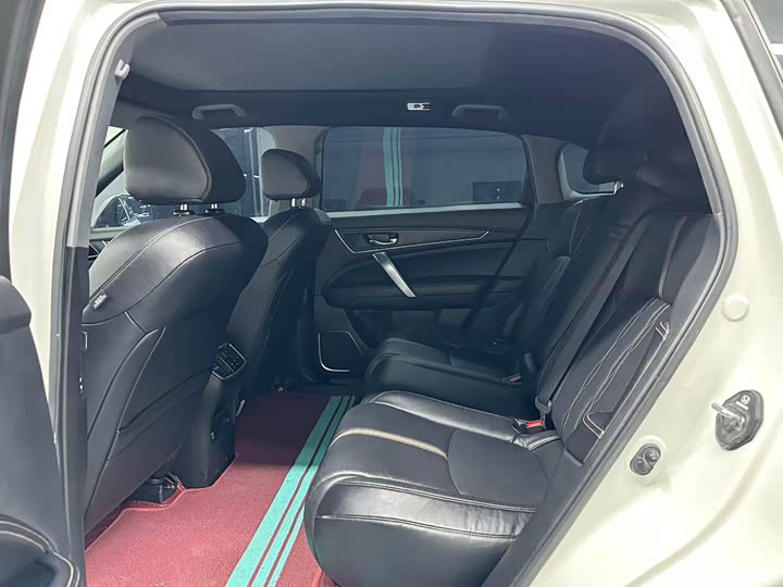 Photo 5 - Honda UR-V