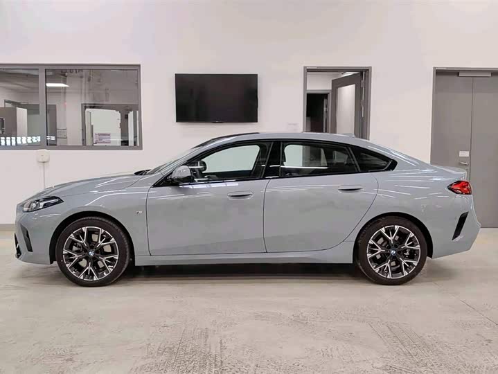 Photo 4 - BMW 2 Series