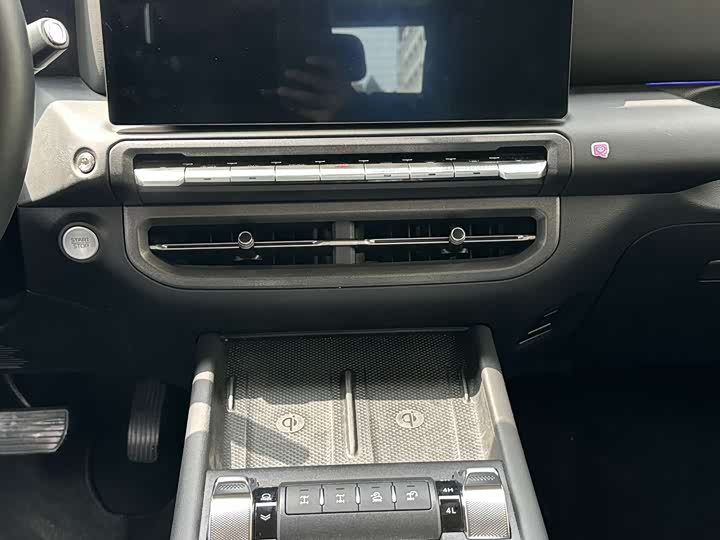 Фото 9 - Tank 300