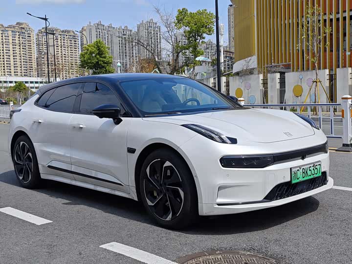 Фото 3 - Zeekr 001