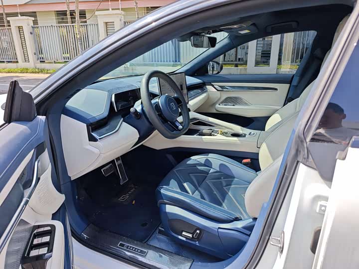 Фото 7 - Zeekr 001