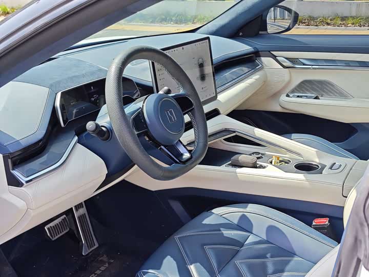 Фото 8 - Zeekr 001