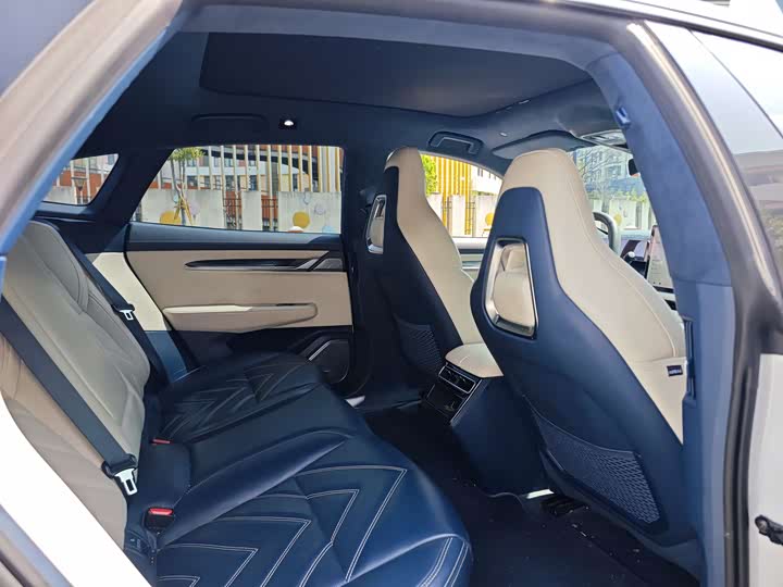 Фото 9 - Zeekr 001