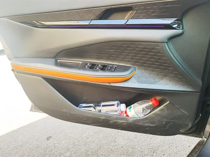 Фото 7 - Changan UNI-V