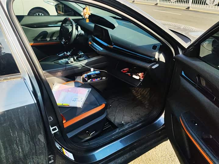 Фото 8 - Changan UNI-V