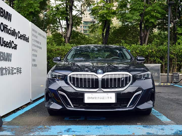Фото 4 - BMW i5